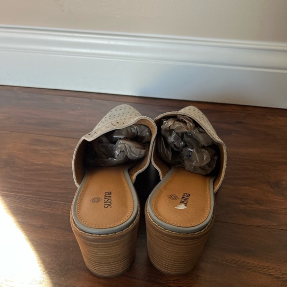 NWOT Susina Stylish Gray Suede Mules-Size 12 - Picture 4 of 9